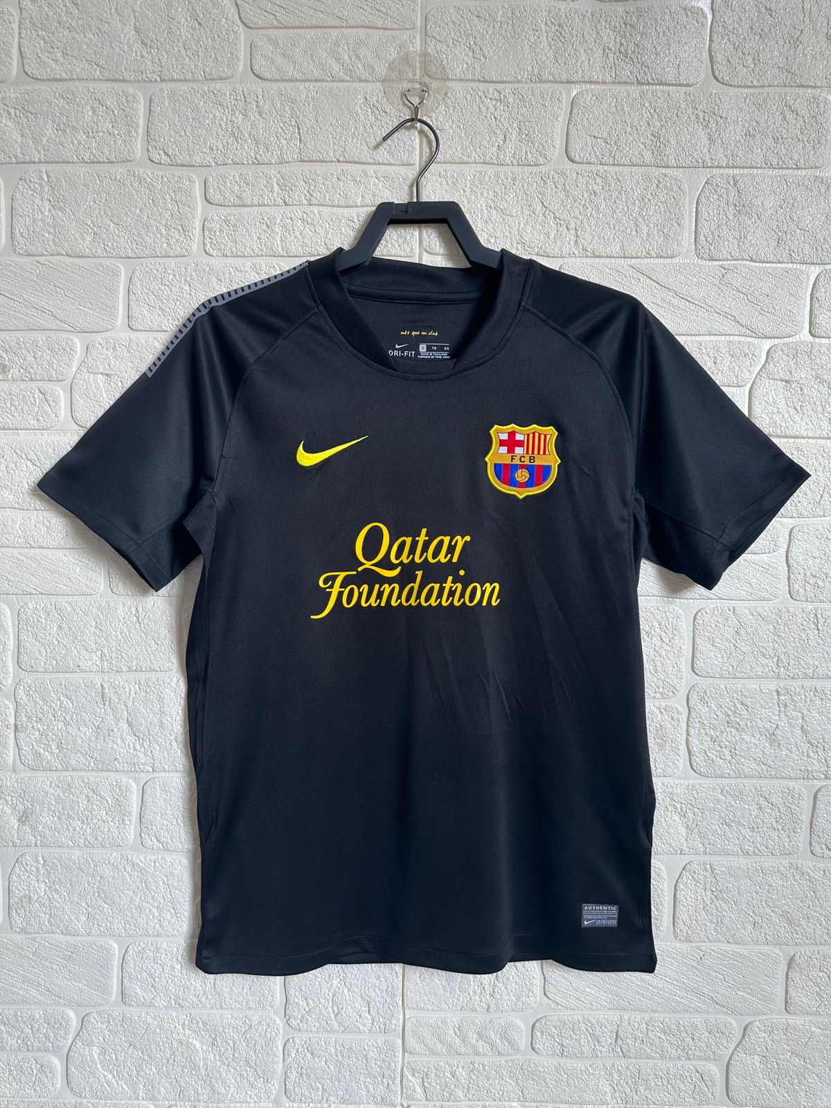 Retro Barcelona Away Jersey with Shorts 2011/12 .