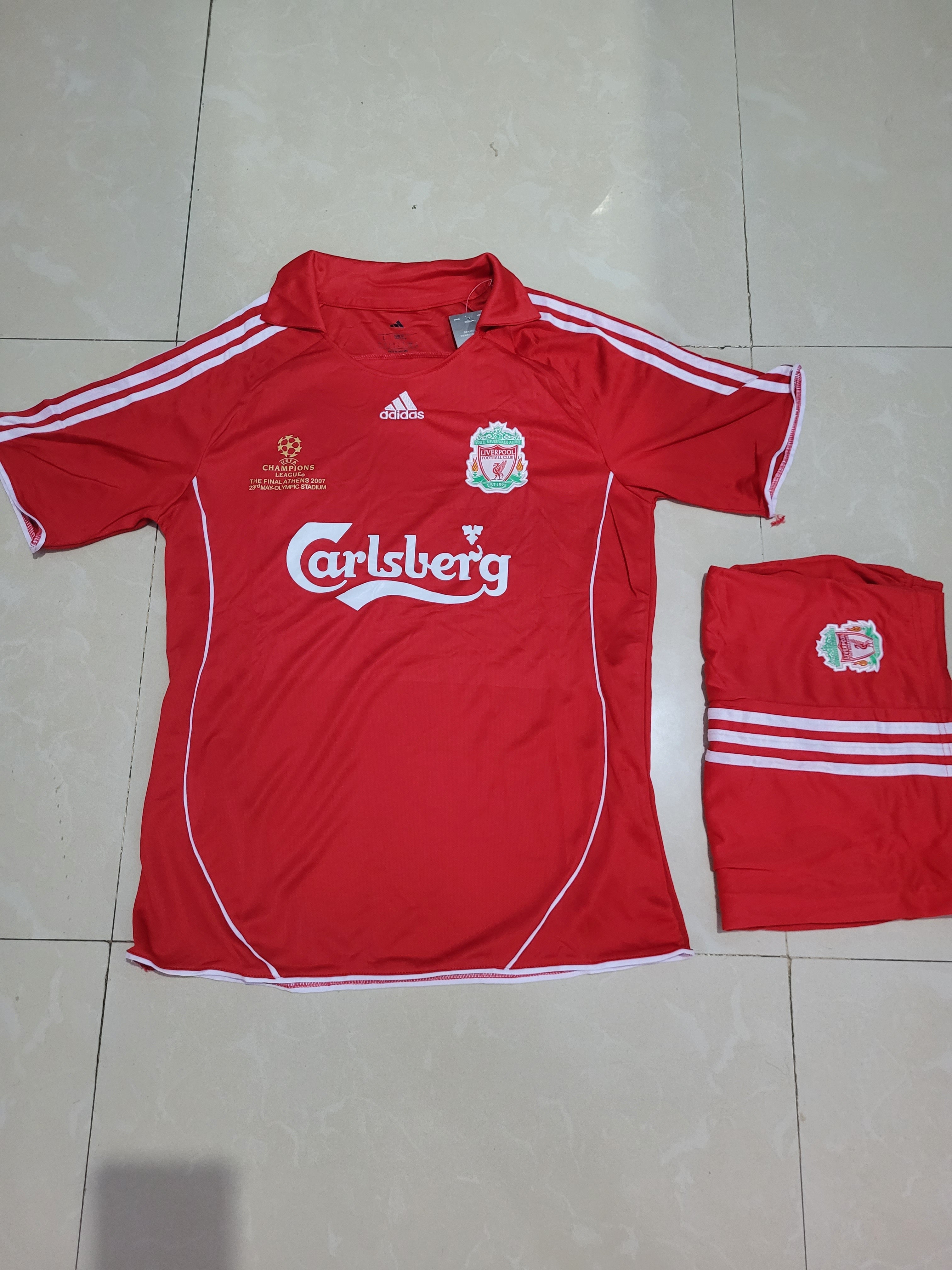 Retro Liverpool Istanbul UEFA Final 2007 Home Gerrard 8 Jersey with Shorts.