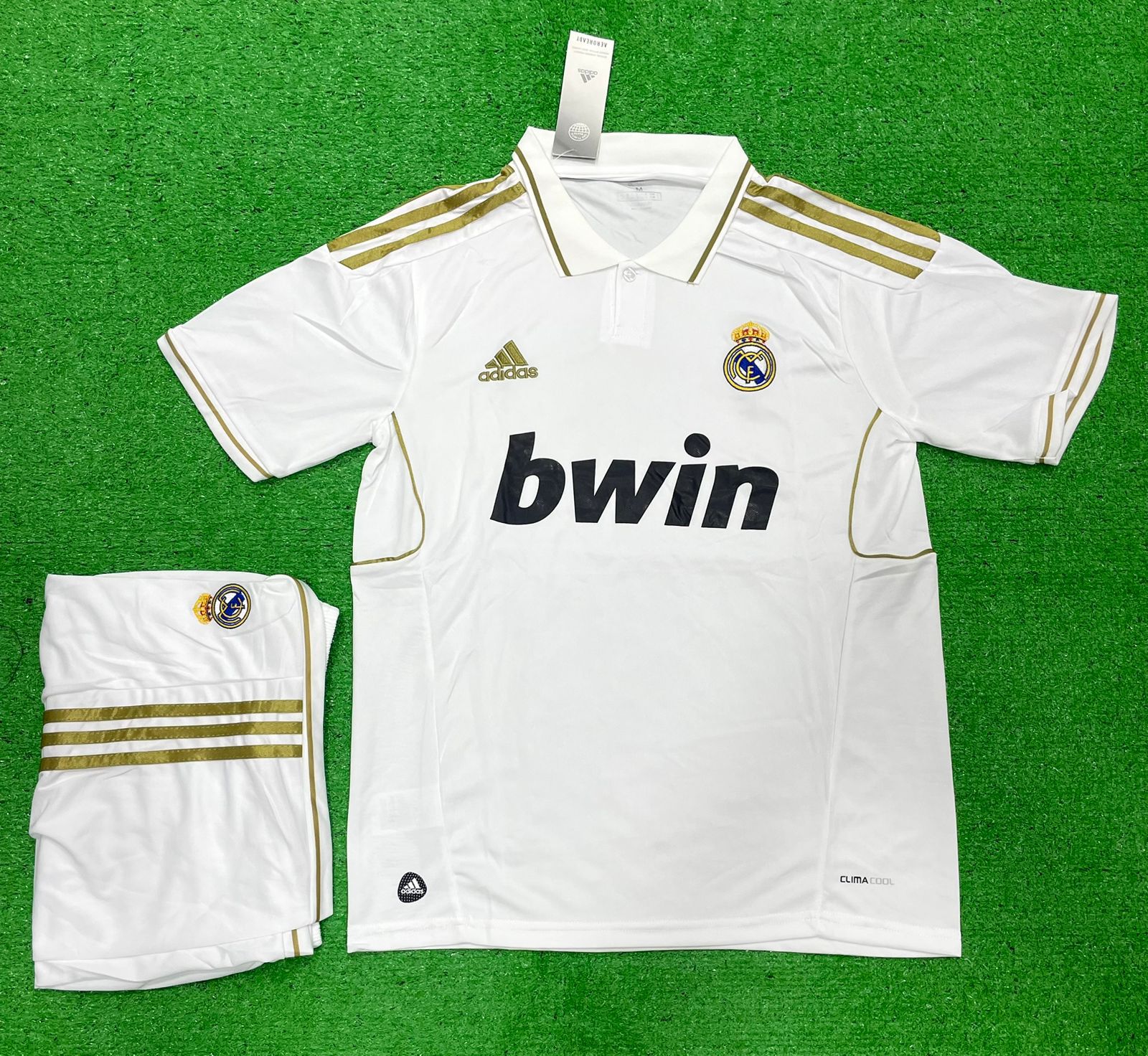 Retro Real Madrid Home Ronaldo Jersey withShorts2011/12.