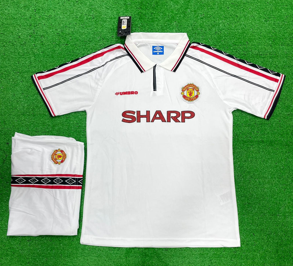 Retro Manchester United 3rd Jersey with Shorts 1998-00.