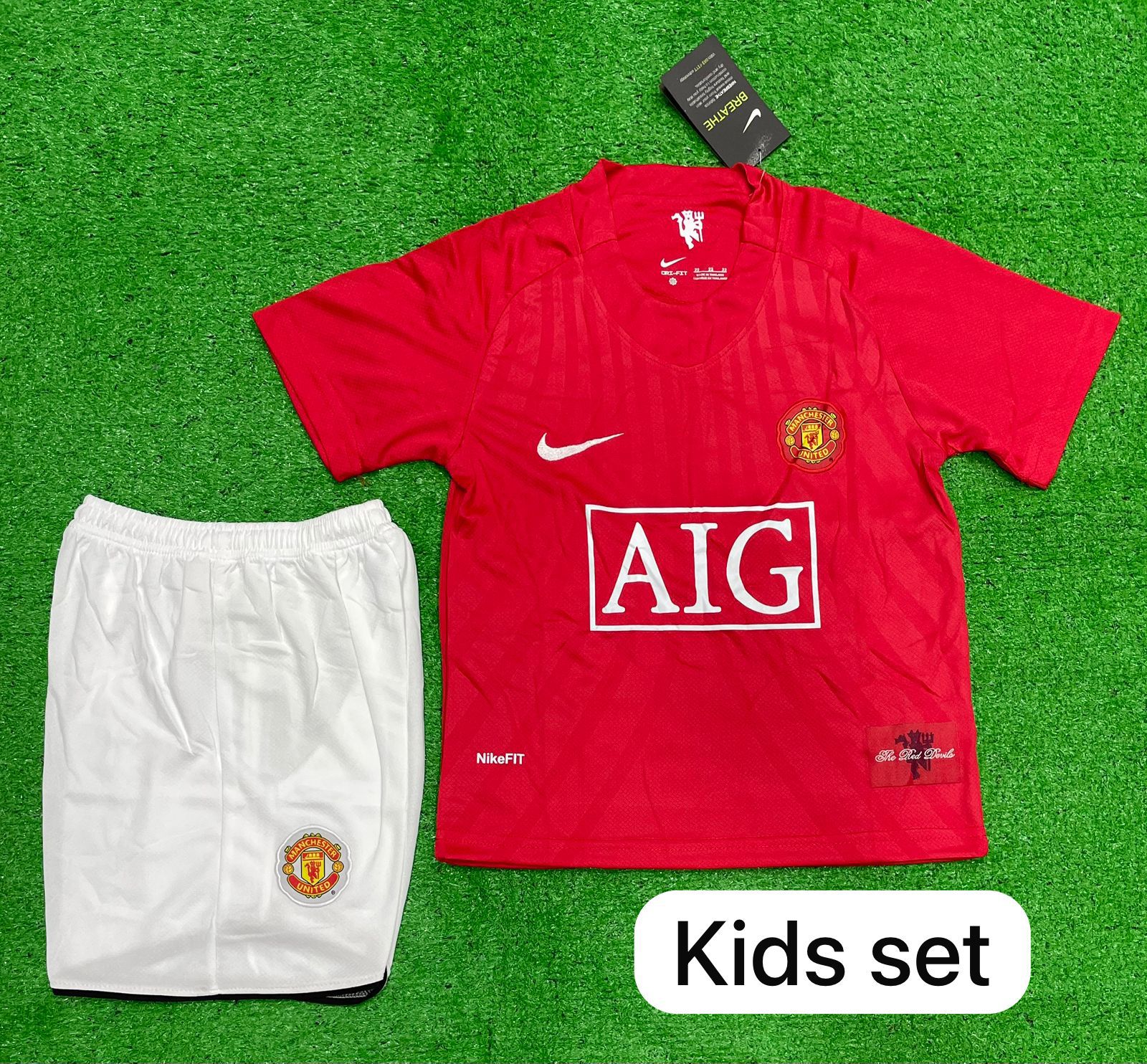 Retro Manchester United HOME Kids/Youth  Jersey & Shorts. 2007/08
