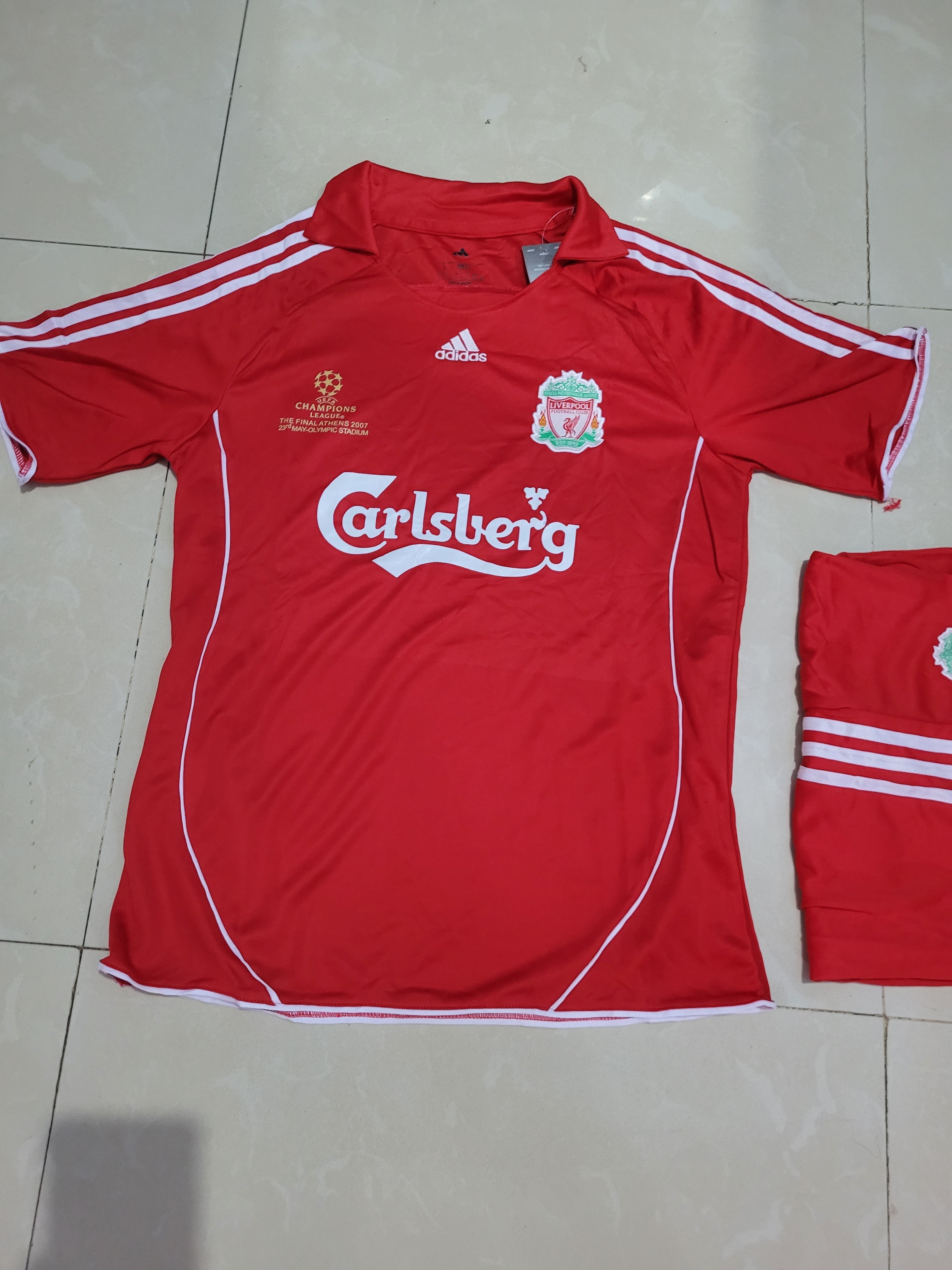 Retro Liverpool Istanbul UEFA Final 2007 Home Gerrard 8 Jersey with Shorts.